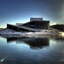 Futurystyczny budynek Oslo Opera House / Fot. www.oslooperahouse.com